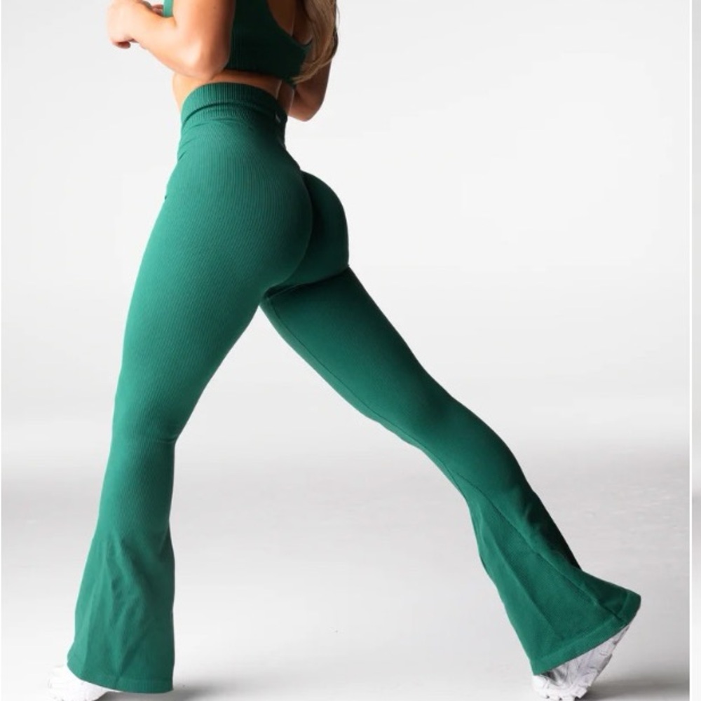 NVGTN BALSAM Flare Pants & Bra SET